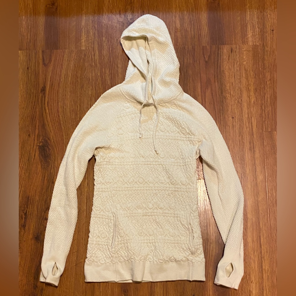Adorable textured top size S
